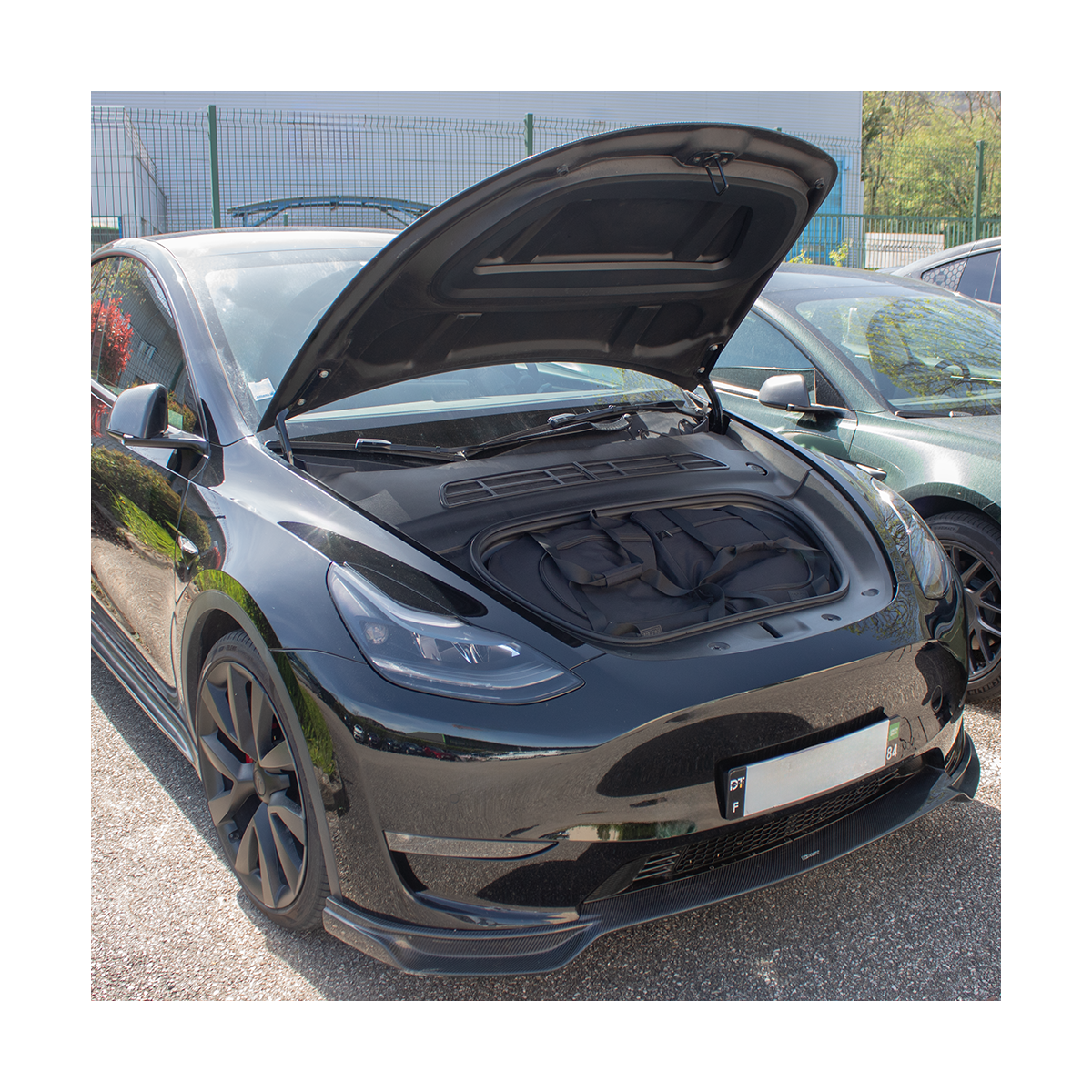 Etutavaratilan (frunk) kylmälaukut Tesla Model Y:lle