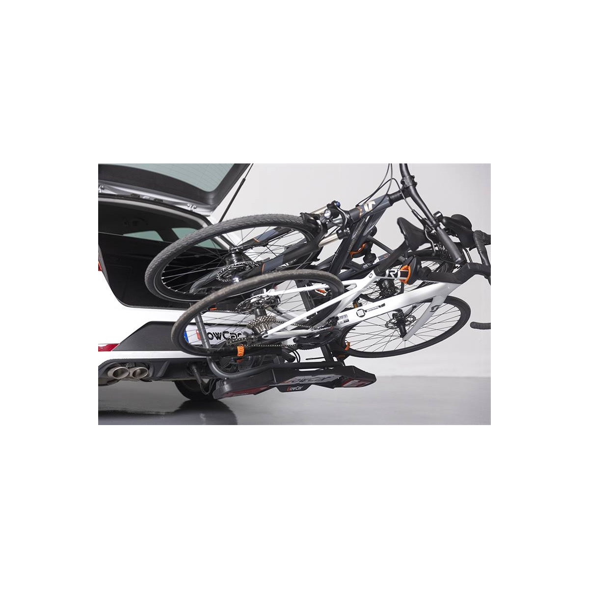 Nosič bicyklov TOWCAR pre Tesla, verzia pre 2, 3 alebo 4 bicykle