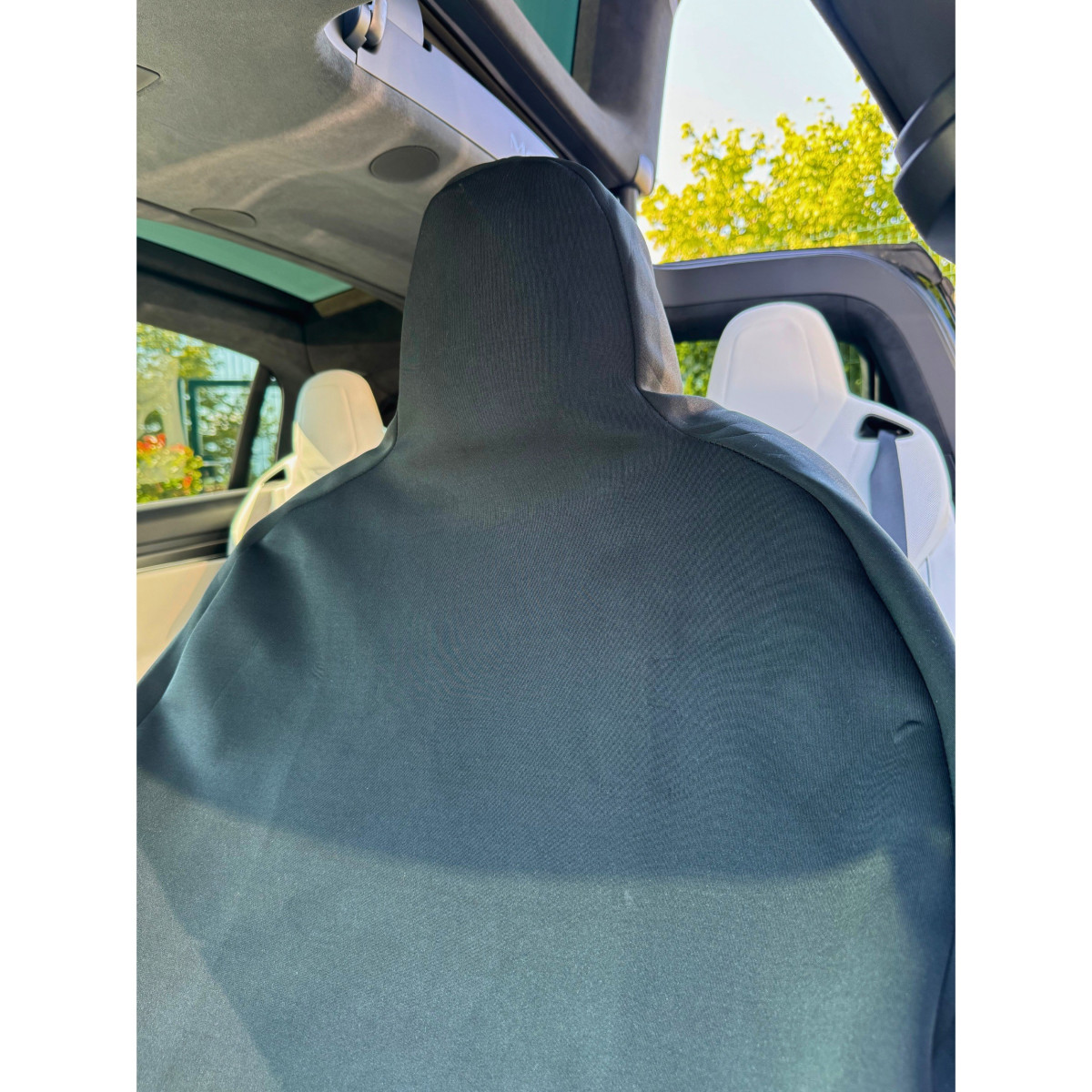 Vattentätt skyddsöverdrag för framsätet på Tesla
