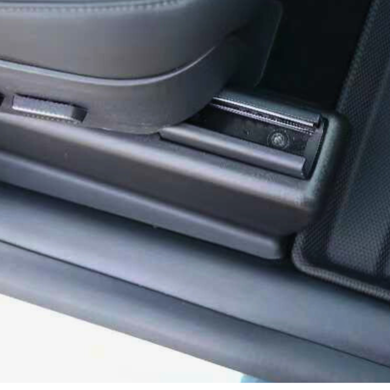 Istuintuen suojaus Tesla Model Y