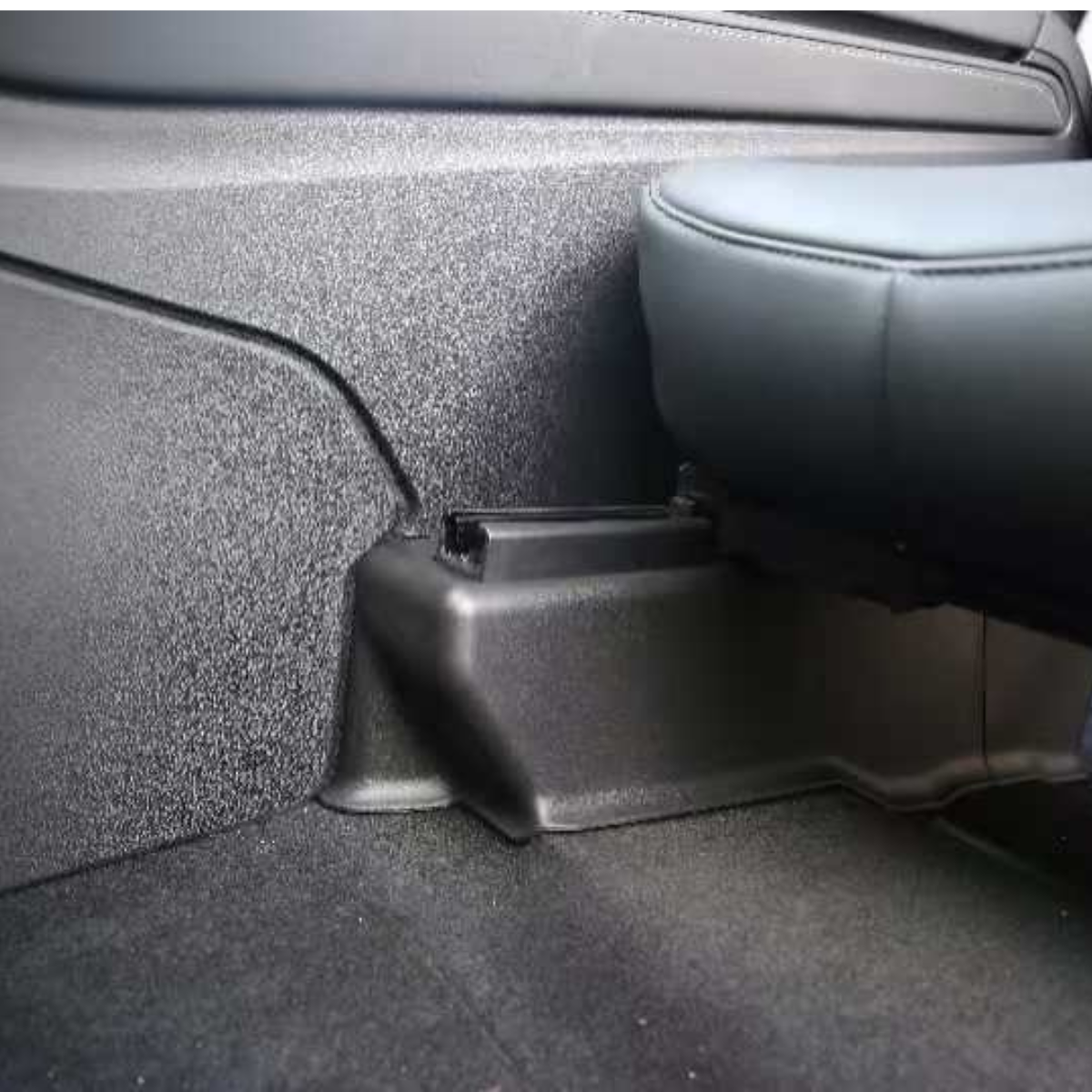 Istuintuen suojaus Tesla Model Y