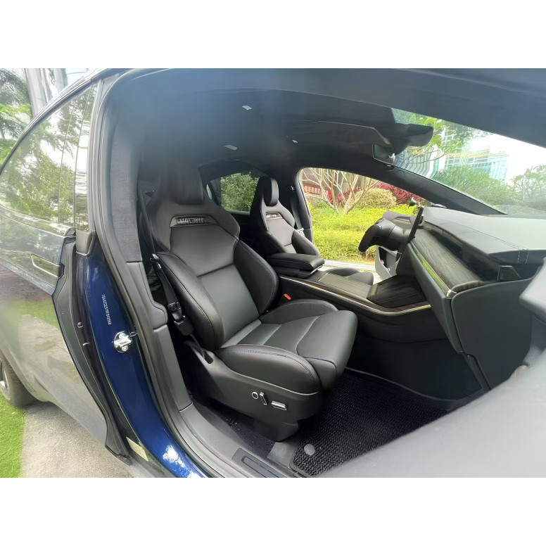 Sedili sportivi per Tesla Model S e Tesla Model X