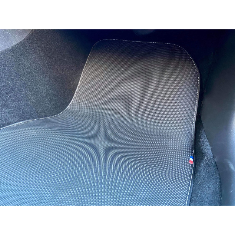 Fußmatten mit Teppichbezug oder Allwetter-PVC - Tesla Model 3
