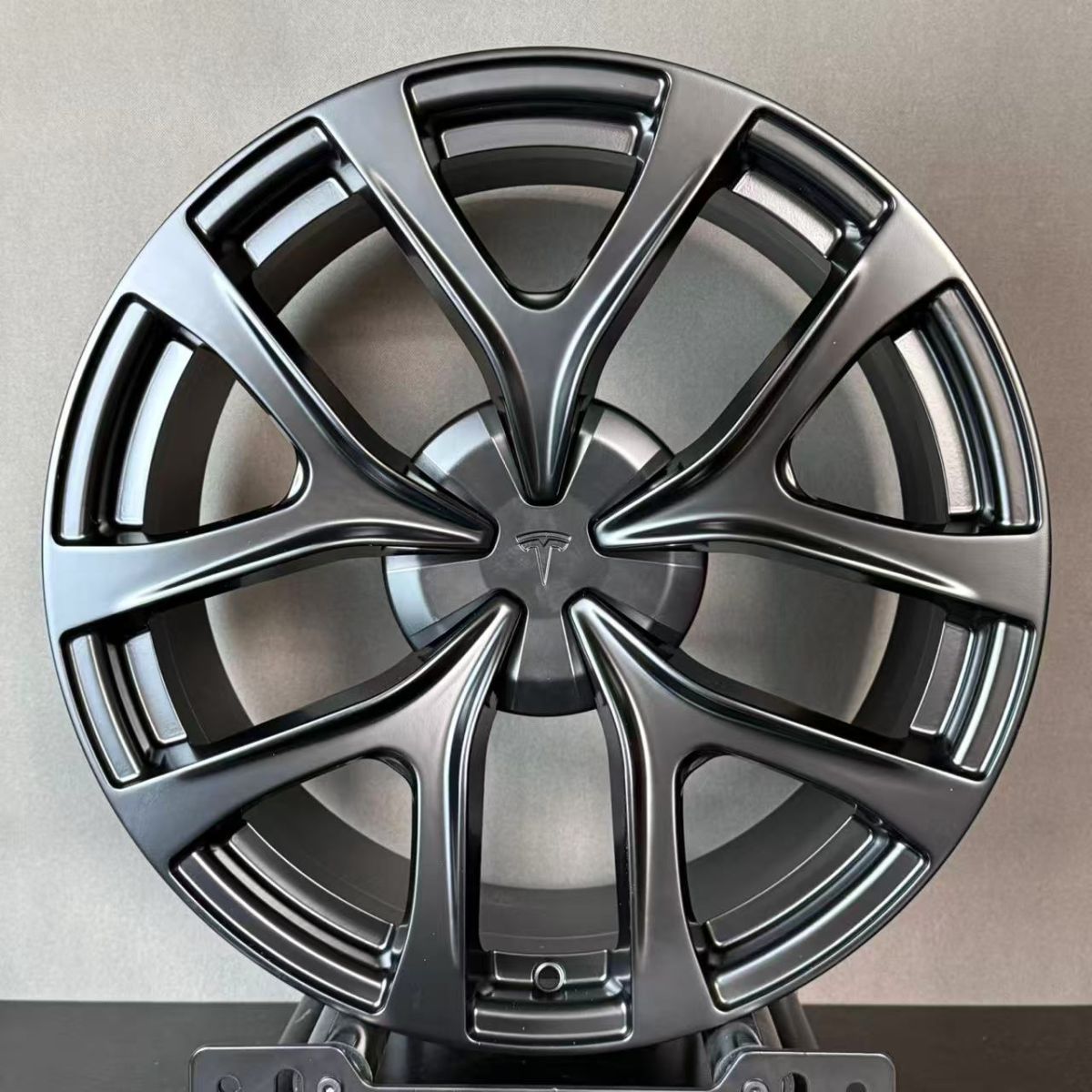 4 kpl Arachnid 2.0 custom taotut vanteet varten Model Y