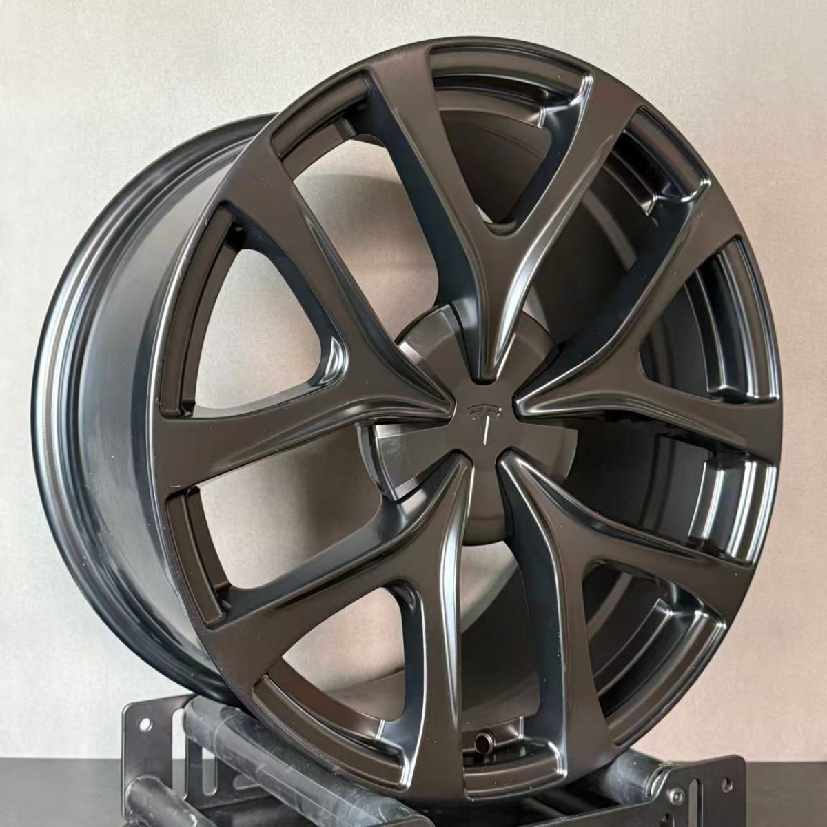 4 kpl Arachnid 2.0 custom taotut vanteet varten Model Y