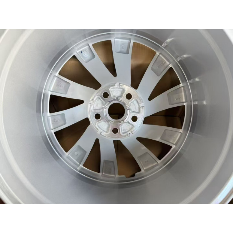 20-calowe koła OEM Helix 2.0 dla Tesla Model Y