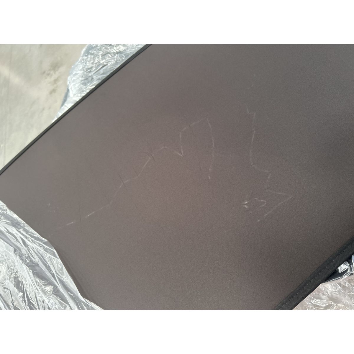 Tweedelig zonneklepdak voor Tesla Model Y