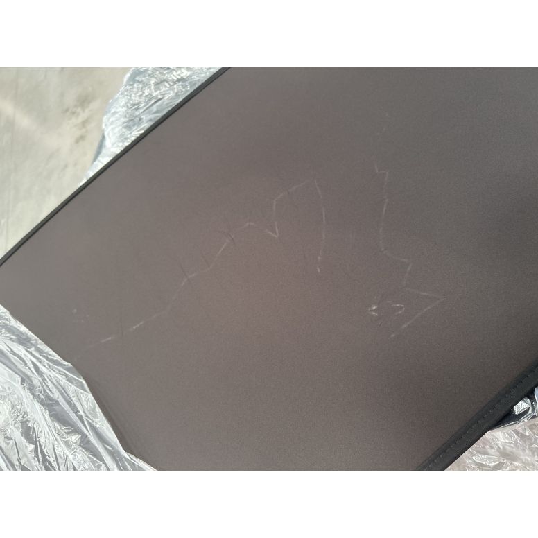 Tweedelig zonneklepdak voor Tesla Model Y