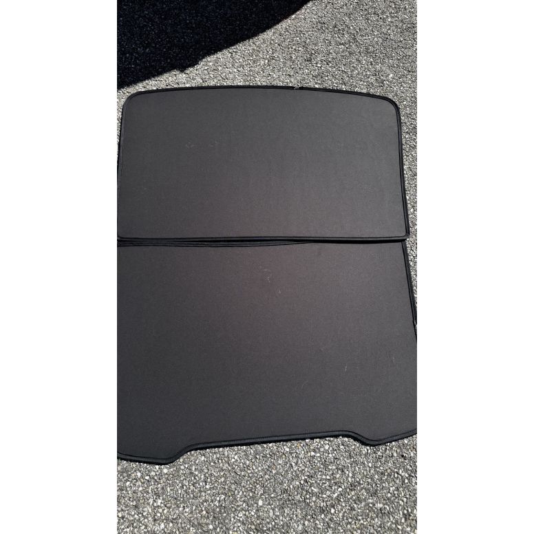 Tweedelig zonneklepdak voor Tesla Model Y