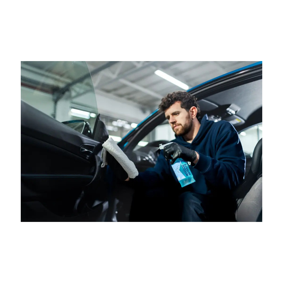 Curățarea interiorului - GYEON Q²M InteriorDetailer