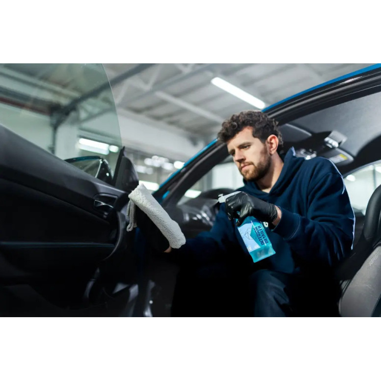 Curățarea interiorului - GYEON Q²M InteriorDetailer