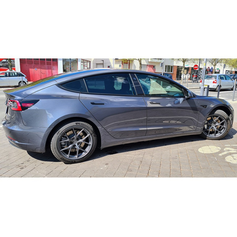 Sada 4 diskov Japan Racing JR SL01 pre Tesla Model 3