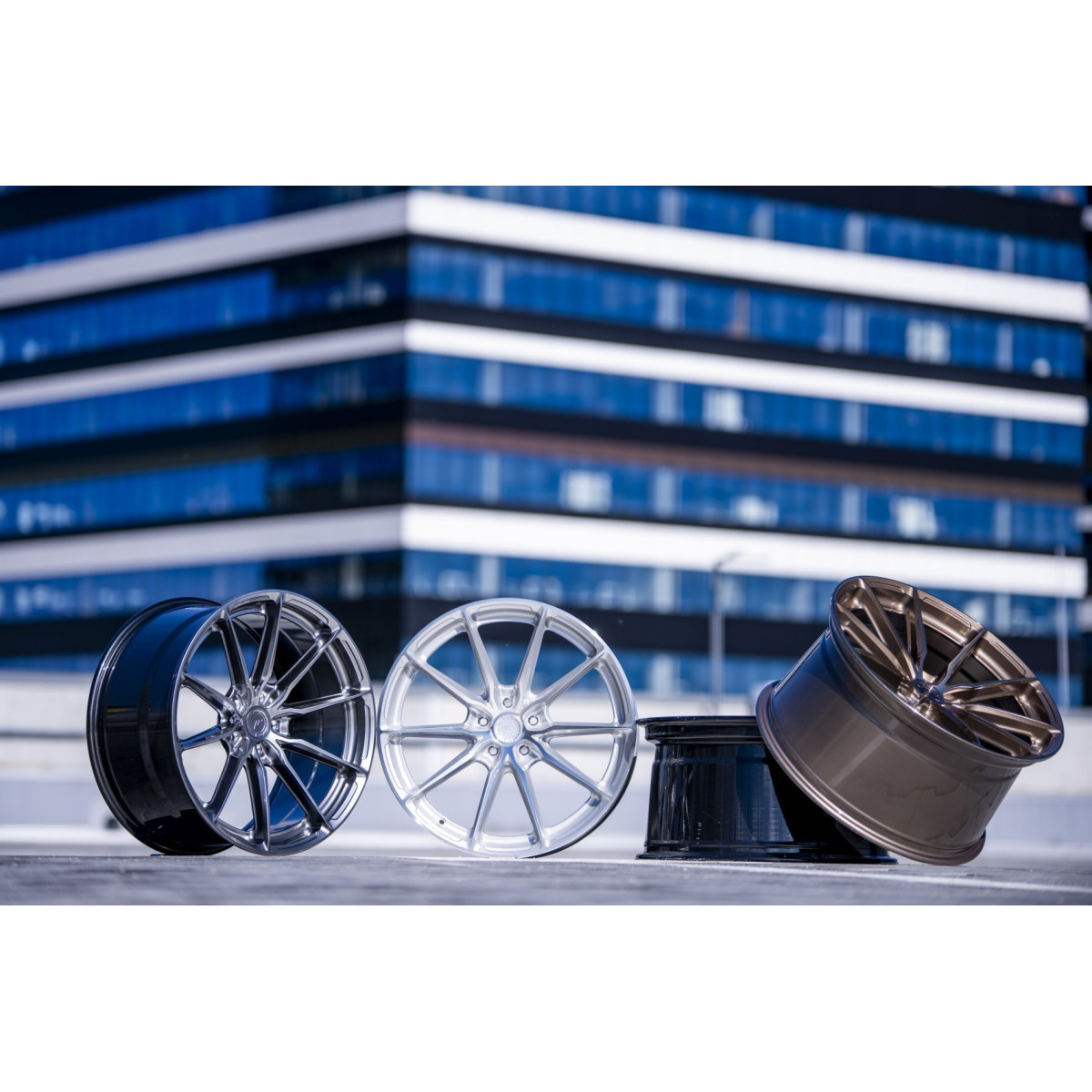 Set di 4 cerchi Japan Racing JR37 per Tesla Model 3