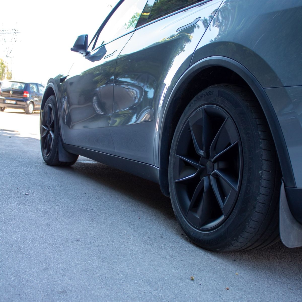 Förpackning med 4 replika Warp 19" hjulkapslar för Tesla Model Y