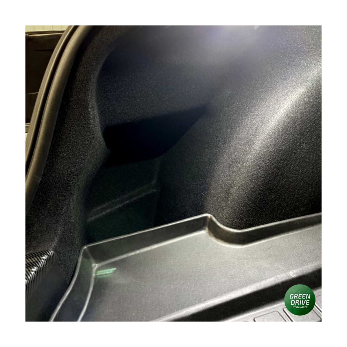 Tavaratilan järjestäjä - Tesla Model 3