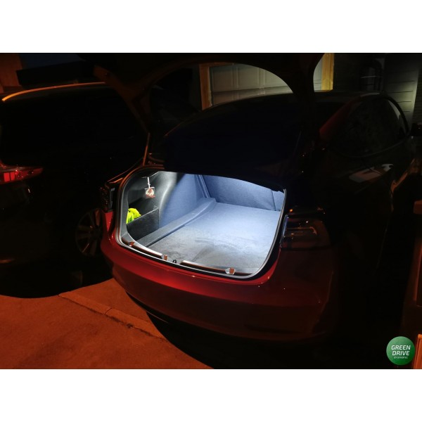 Beleuchtet Tesla Model 3 Nabendeckel