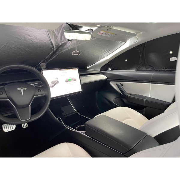 Sivuikkunan varjostin retkeilyyn - Tesla Model 3