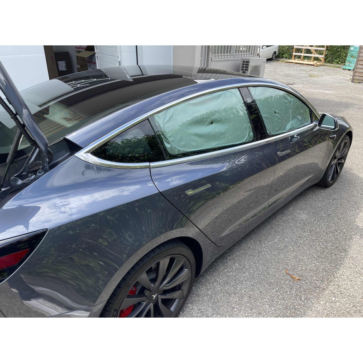 Osłona przeciwsłoneczna szyby bocznej na kemping - Tesla Model 3