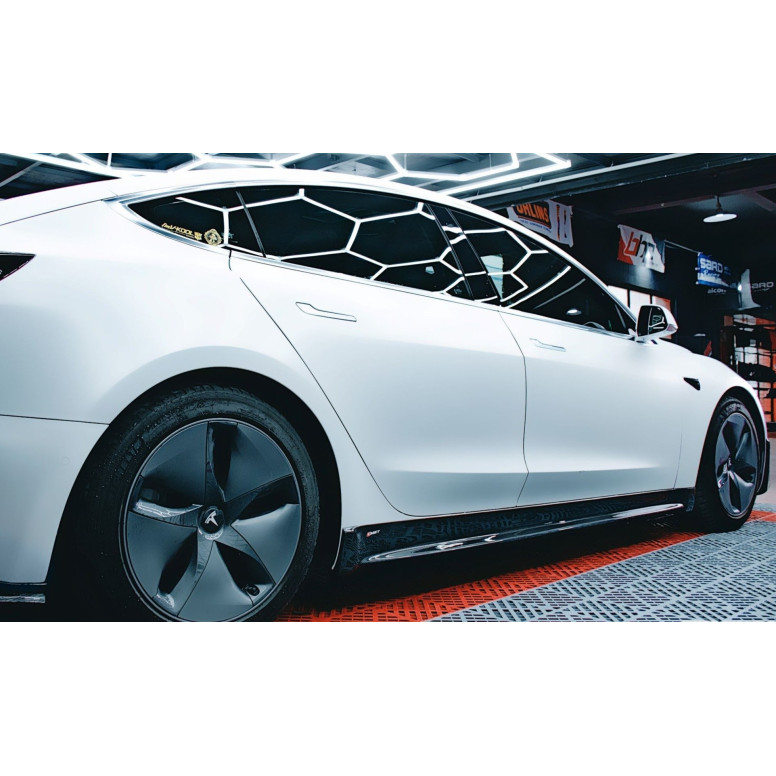 Bočné prahy bodykitu CMST V2 pre Tesla Model 3