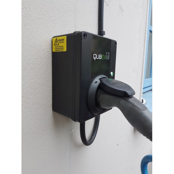 Single-phase charging station up to 32 AMP and 7.2Kw for Tesla