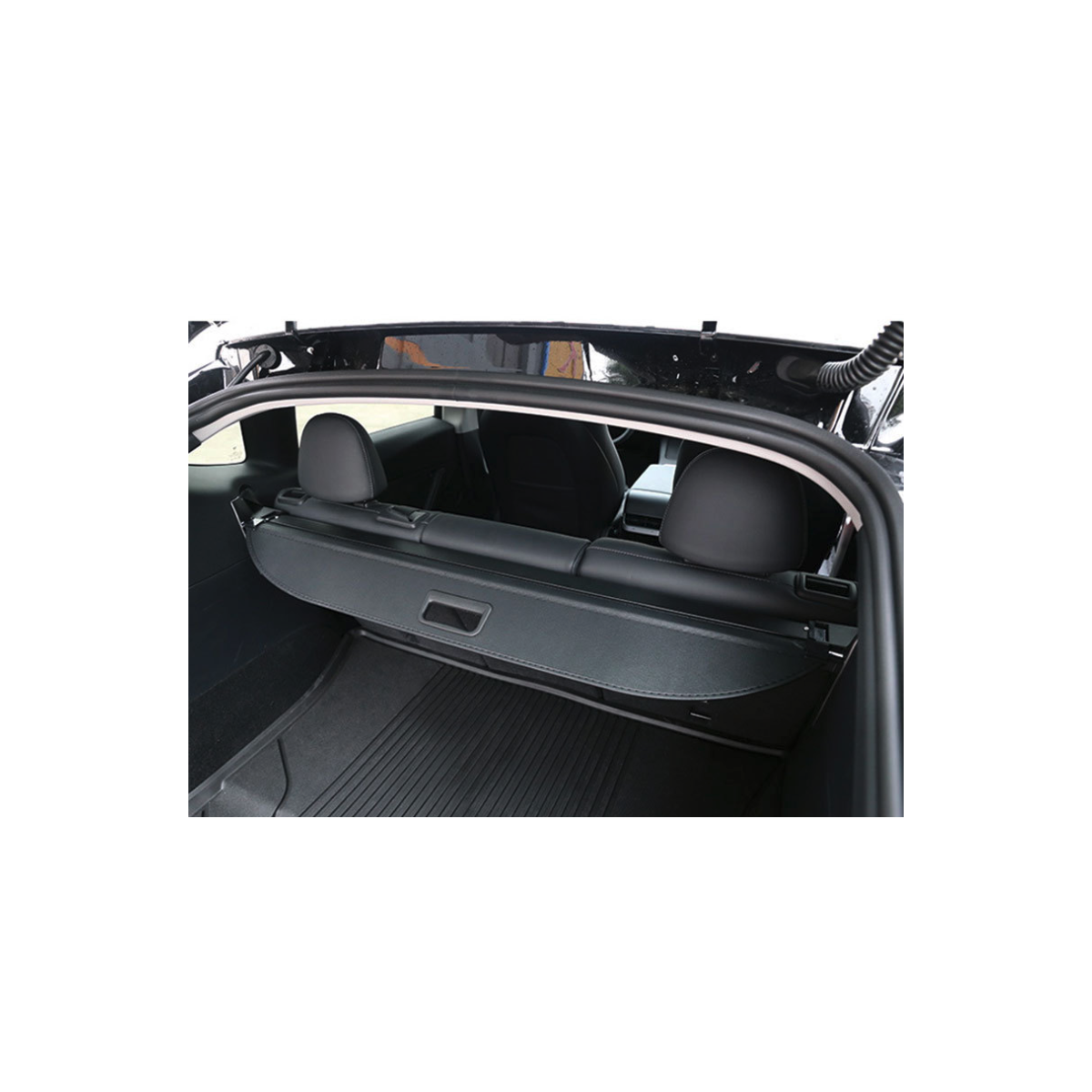 Kryt batožinového priestoru s navíjacím mechanizmom pre Tesla Model Y