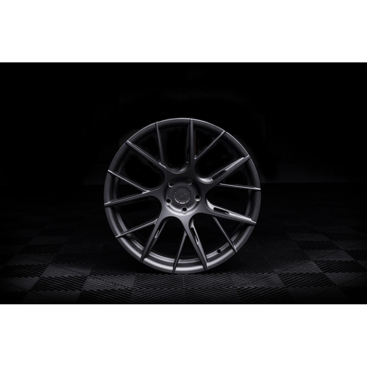 4 Japan Racing JR 42 FlowForming -vanteen sarja - Tesla Model Y