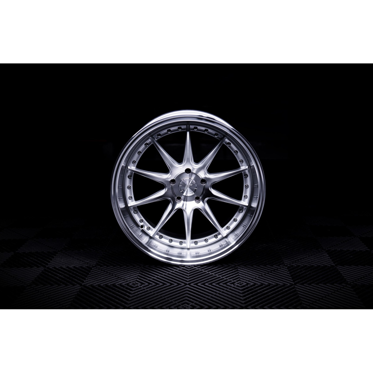 Tesla Zestaw 4 obręczy Japan Racing JR 41 dla Model 3