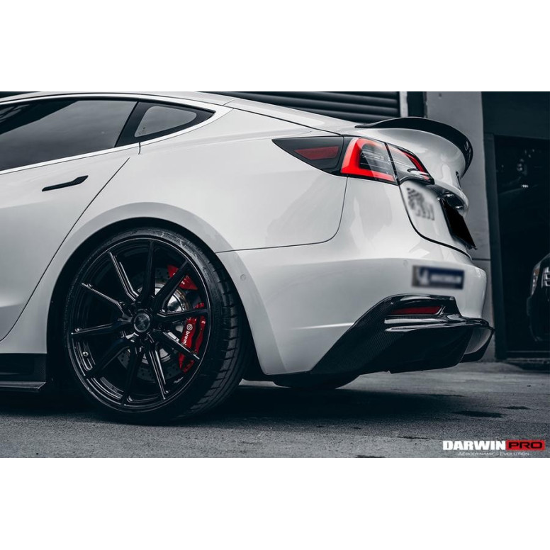 Karbónový zadný difúzor bodykitu DarwinProAERO V1 pre Tesla Model 3