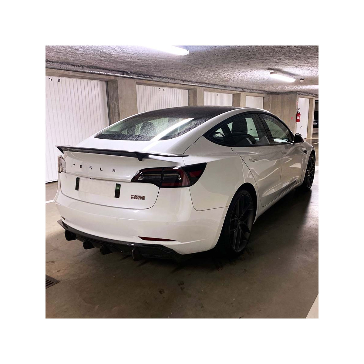 Hækspoiler til bodykit CMST V2 til Tesla Model 3