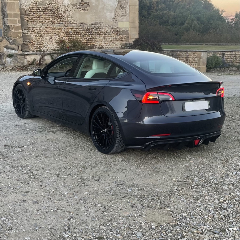Karbónový zadný difúzor CMST® - Tesla Model 3