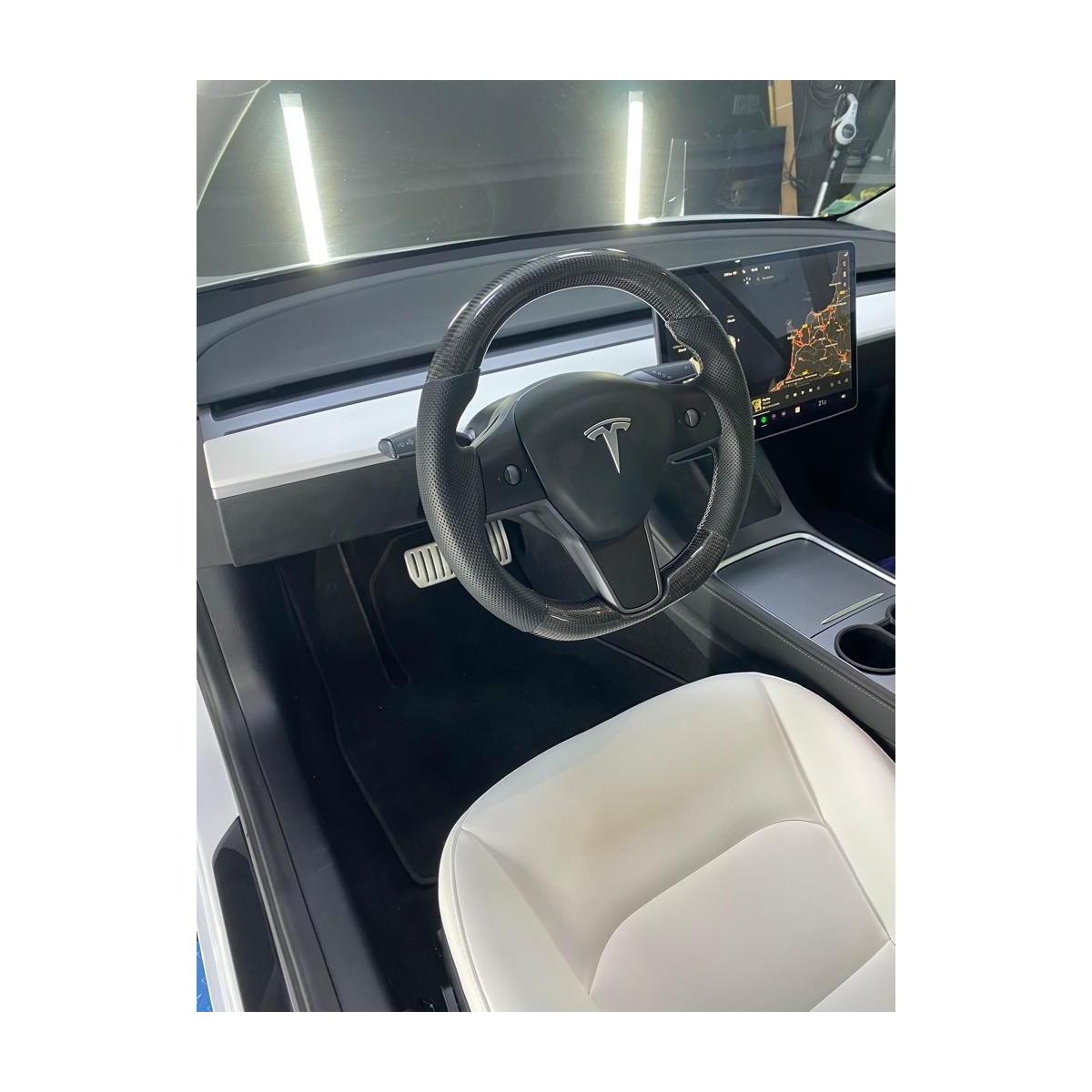 Tesla Volan personalizat pentru Model 3
