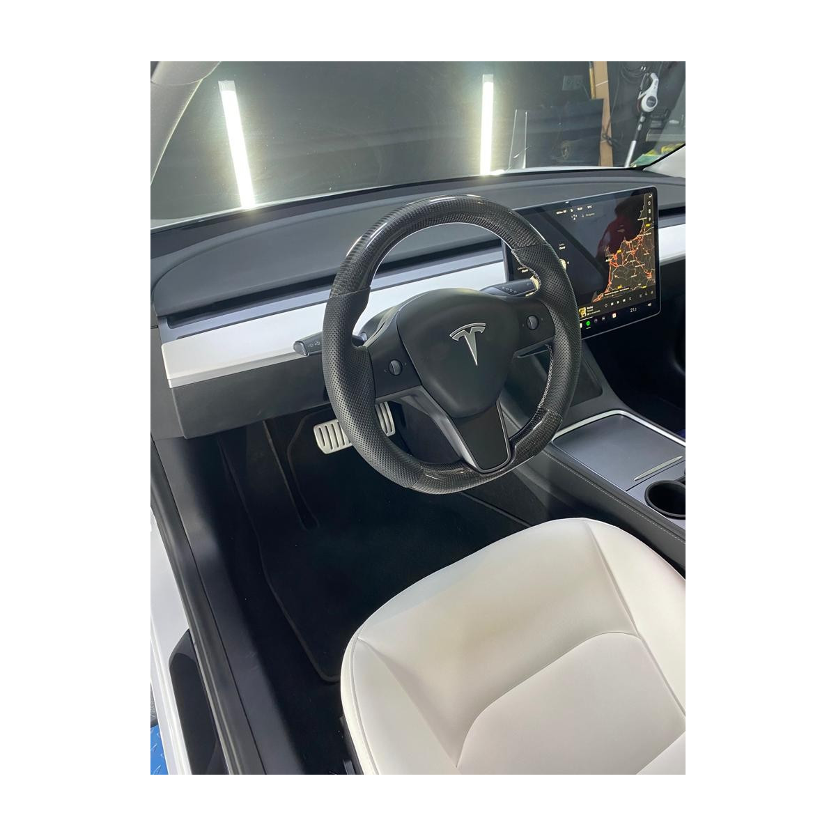Tesla Volan personalizat pentru Model 3