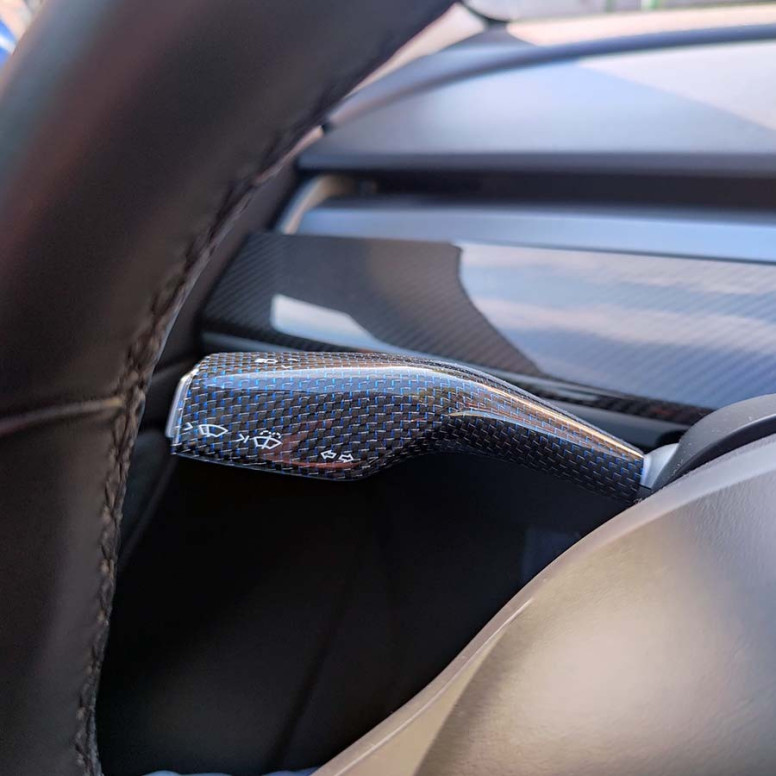 Karbónová vložka páčok pod volantom - Tesla Model 3 a Tesla Model Y