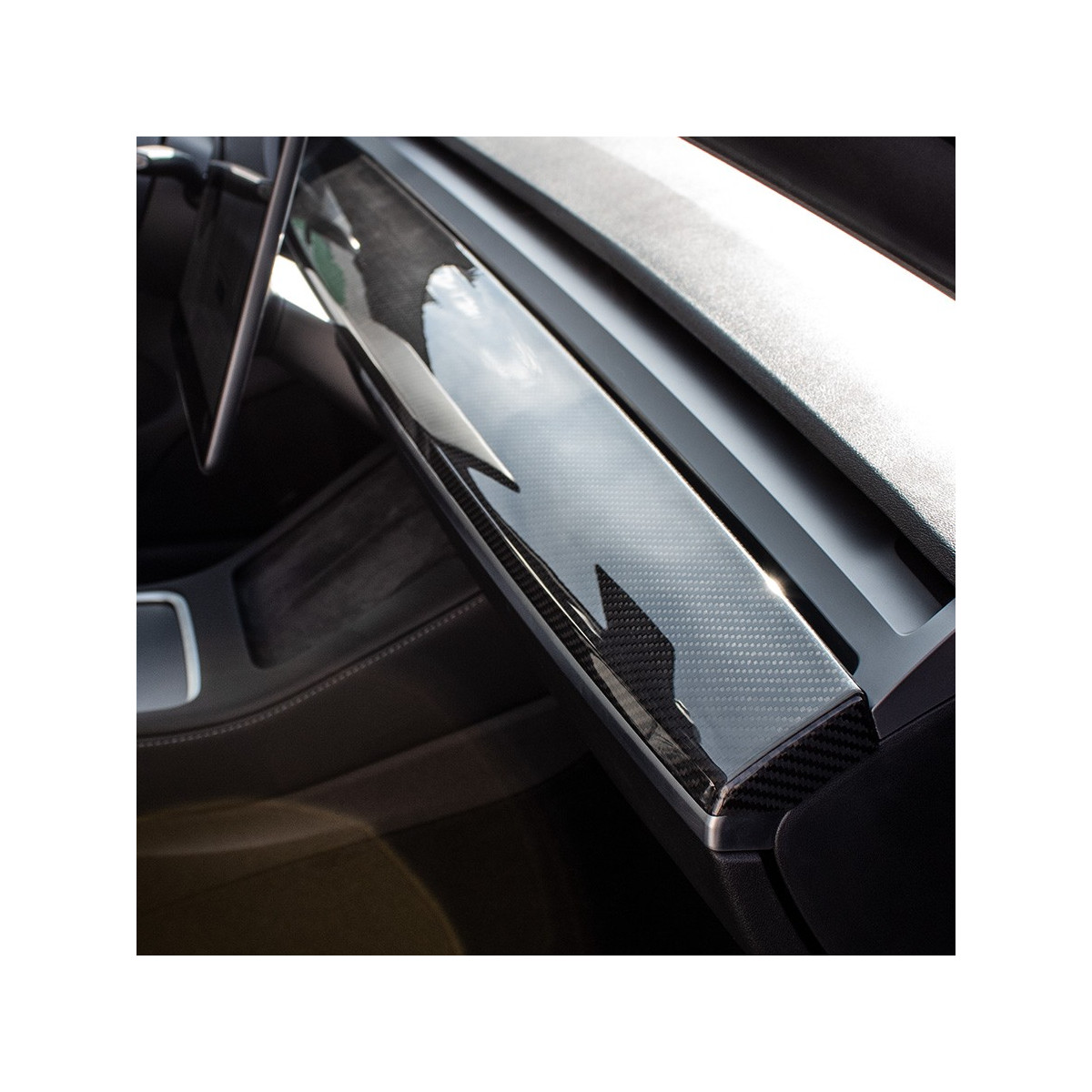 Hiilikuituinen kojelaudan insertti Tesla Model 3 2019-2023 ja Model Y 2022-2024 varten