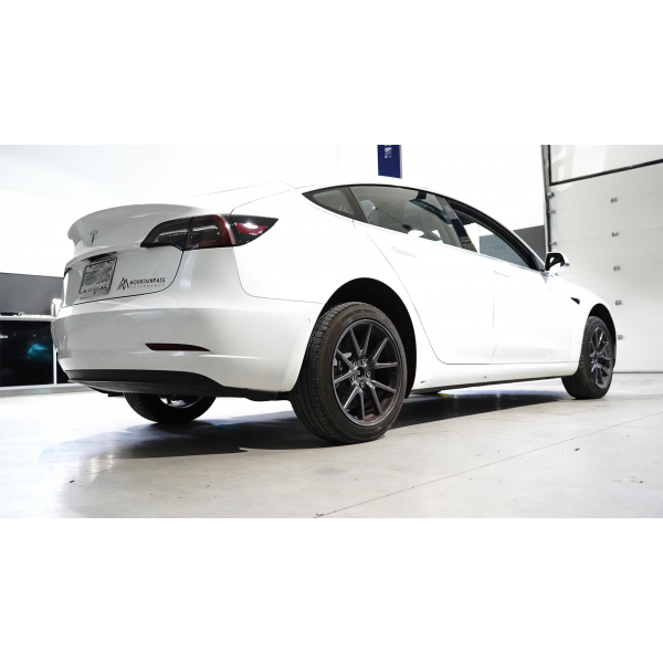 MountainPassPerformance-Fahrwerkserhöhungskit - - Tesla Model 3 und Y