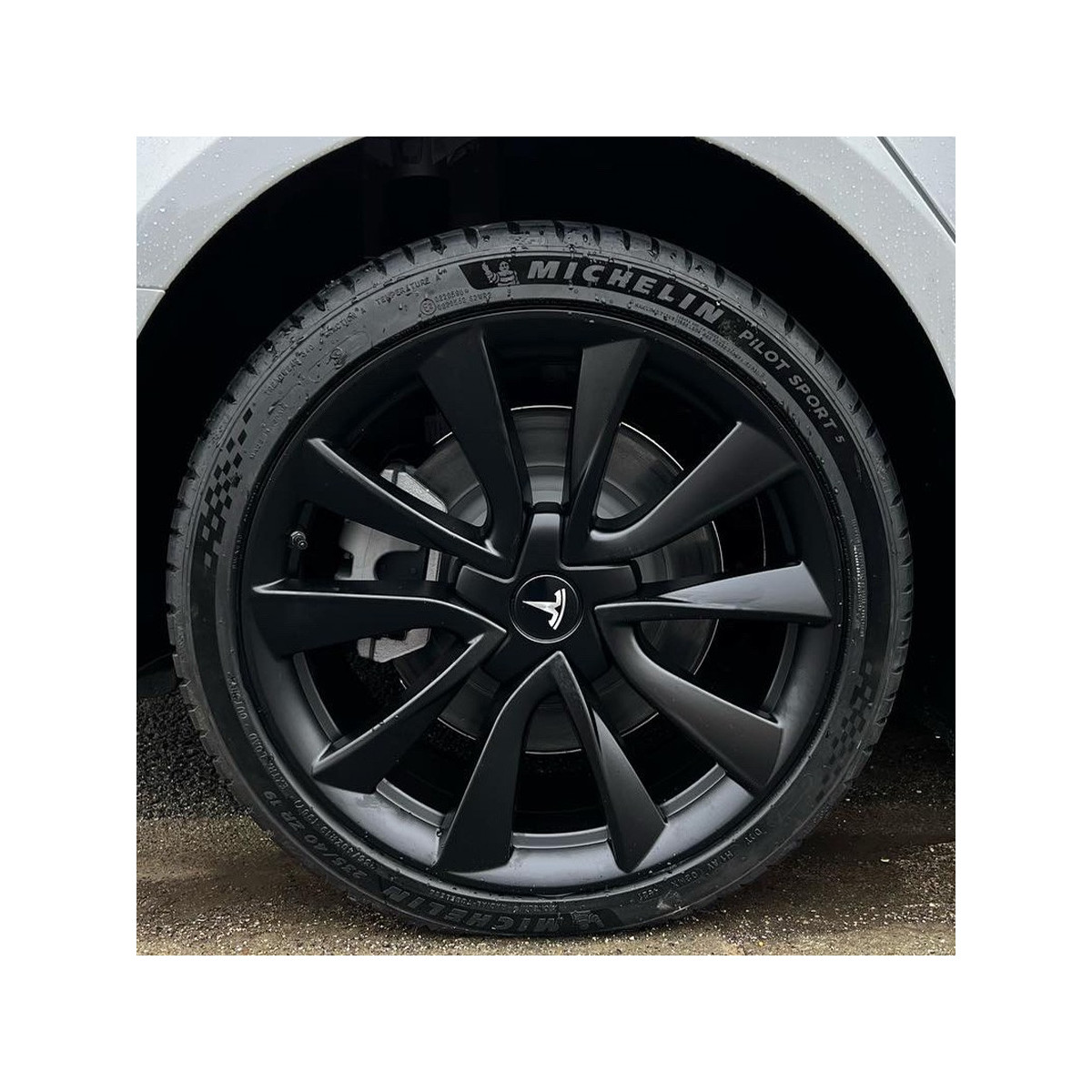 Tesla Model 3 Tesla Sada 4 19" alebo 20" športových kolies - a Model Y
