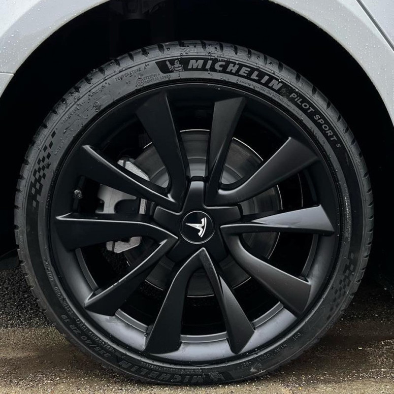 Tesla Model 3 Tesla Sada 4 19" alebo 20" športových kolies - a Model Y