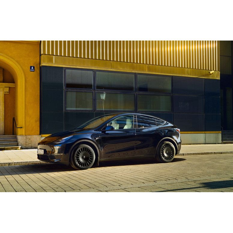 The New Aero The Razor Tesla Zestaw 4 19-calowych kół o kierunkowym przepływie dla Model Y