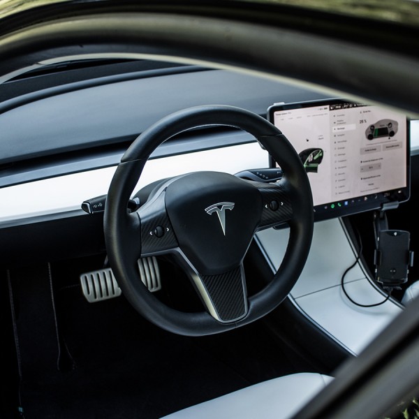 Ohjauspyörän hiilikuituinen insertti Tesla Model 3 ja Y