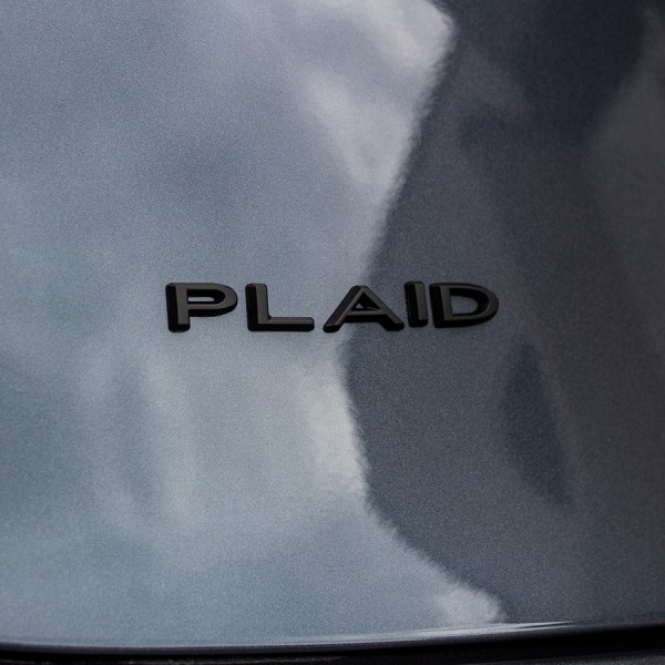 Logo adhésif lettrage Plaid pour Tesla