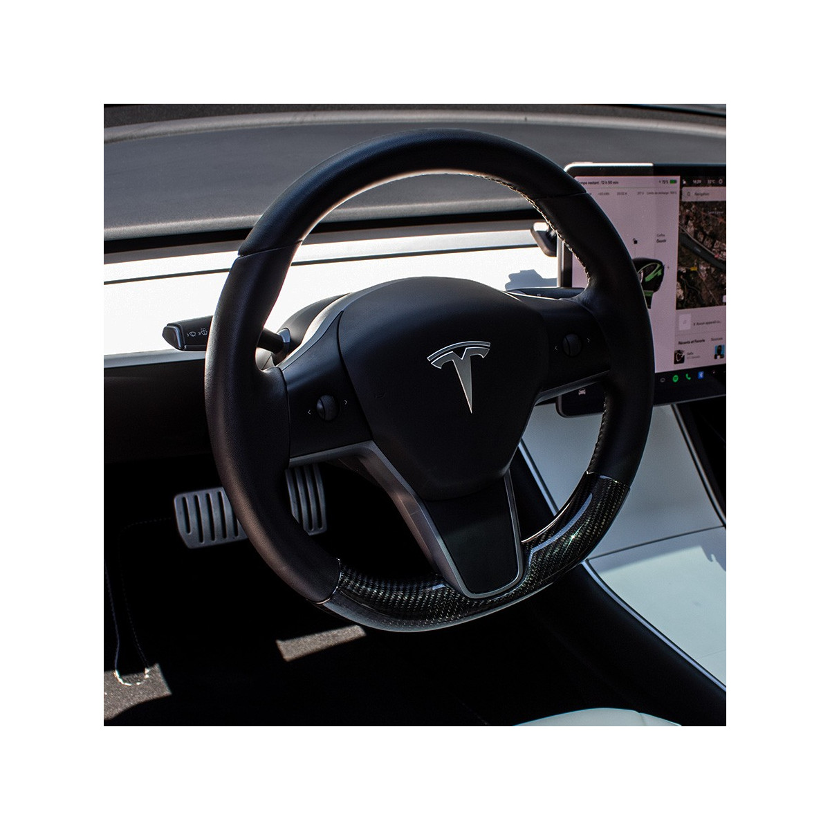 Inserție din carbon pentru partea inferioară a volanului - Tesla Model 3 și Y