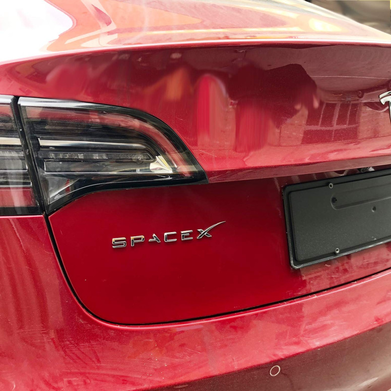 Tesla Emblemă "SPACE X" pentru compartimentul pentru bagaje din spate - modelele S, X, 3 și Y