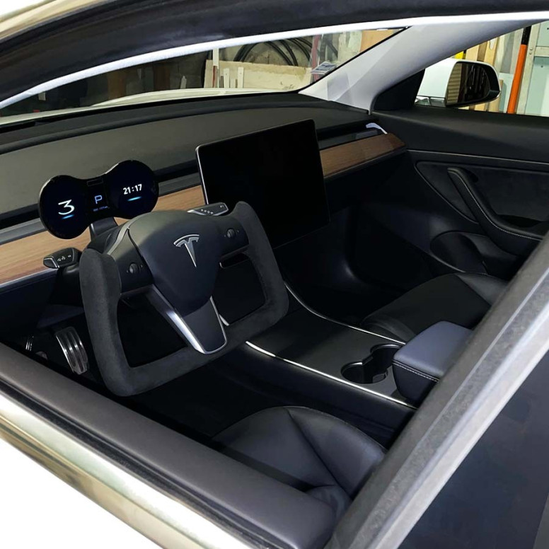 Volante personalizzato in stile Yoke per Tesla Model Y