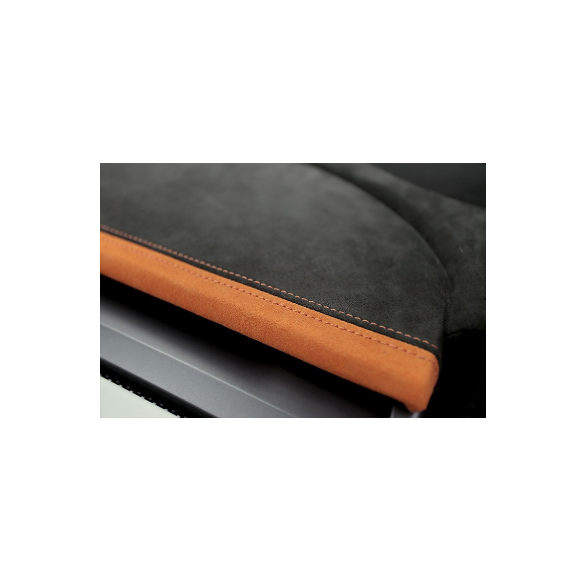 Aito Alcantara®-kangaskojelauta Tesla Model 3 ja Model Y