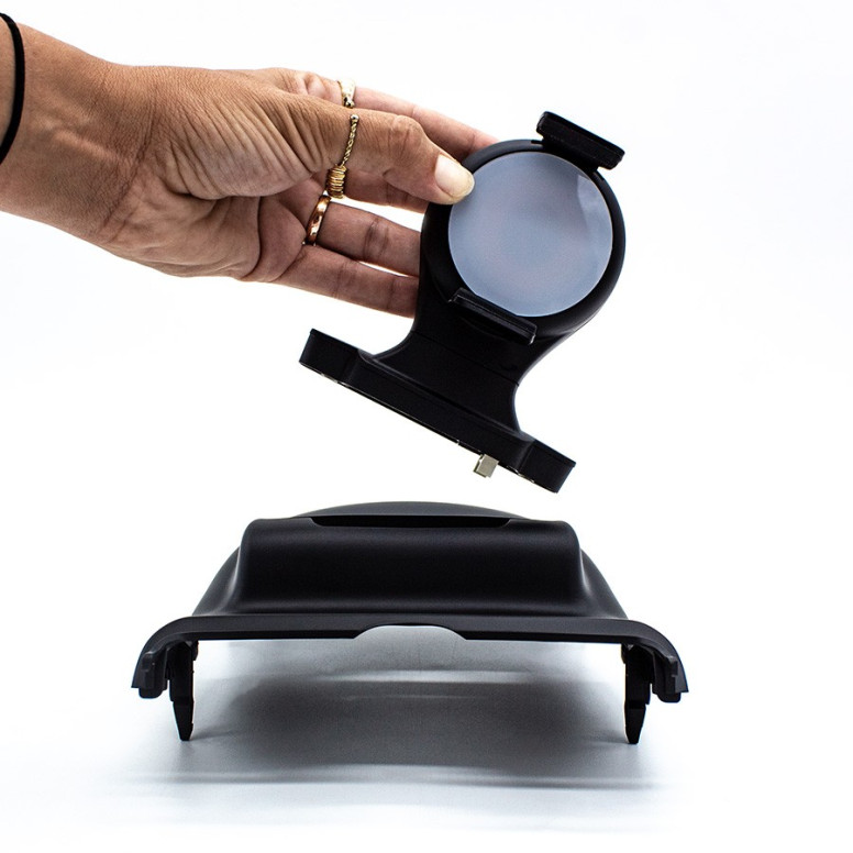 Rattmontert mobilholder med lader og skjerm til Tesla Model 3 og Model Y