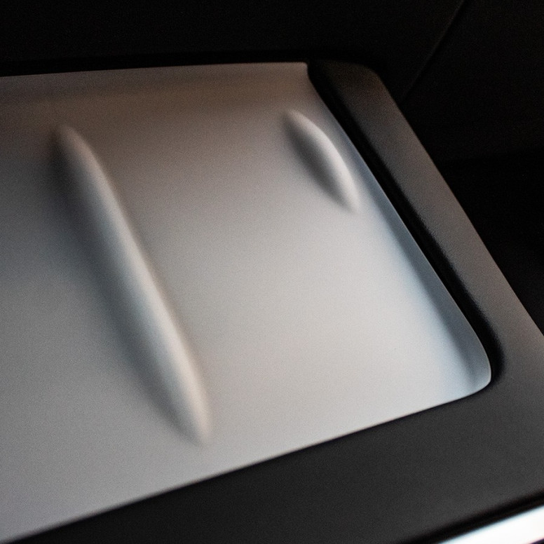 Liukumaton matto latausalustalle - Tesla Model 3 ja Model Y 2021+