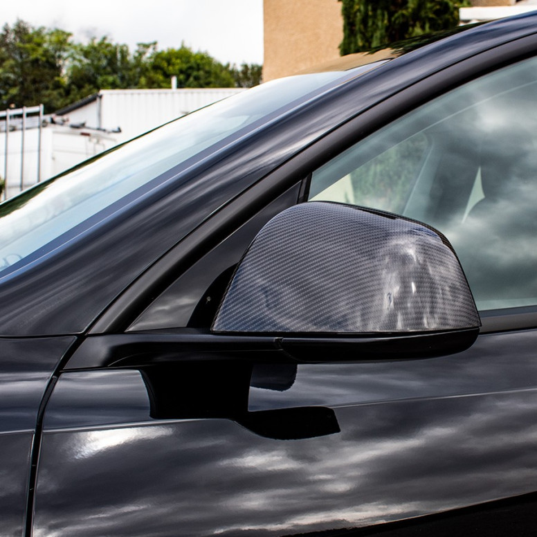 Karbónové kryty zrkadiel Tesla Model Y 2022-2024