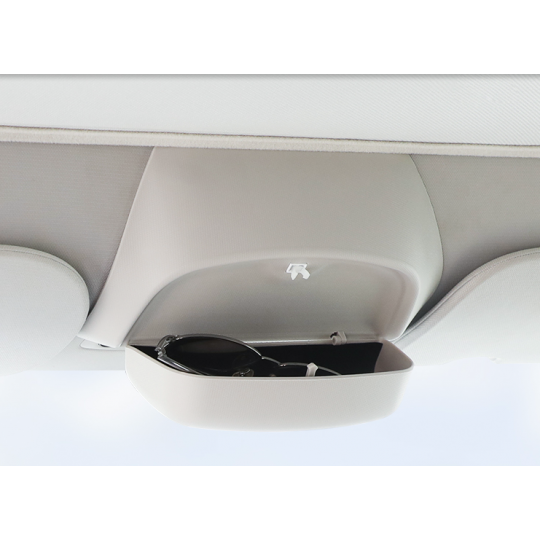 Opbevaring i loftet til Tesla Model 3