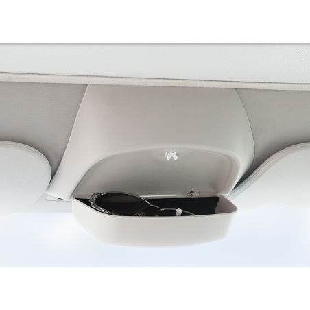Brilleholder i loftet til Tesla Model 3 og Model Y