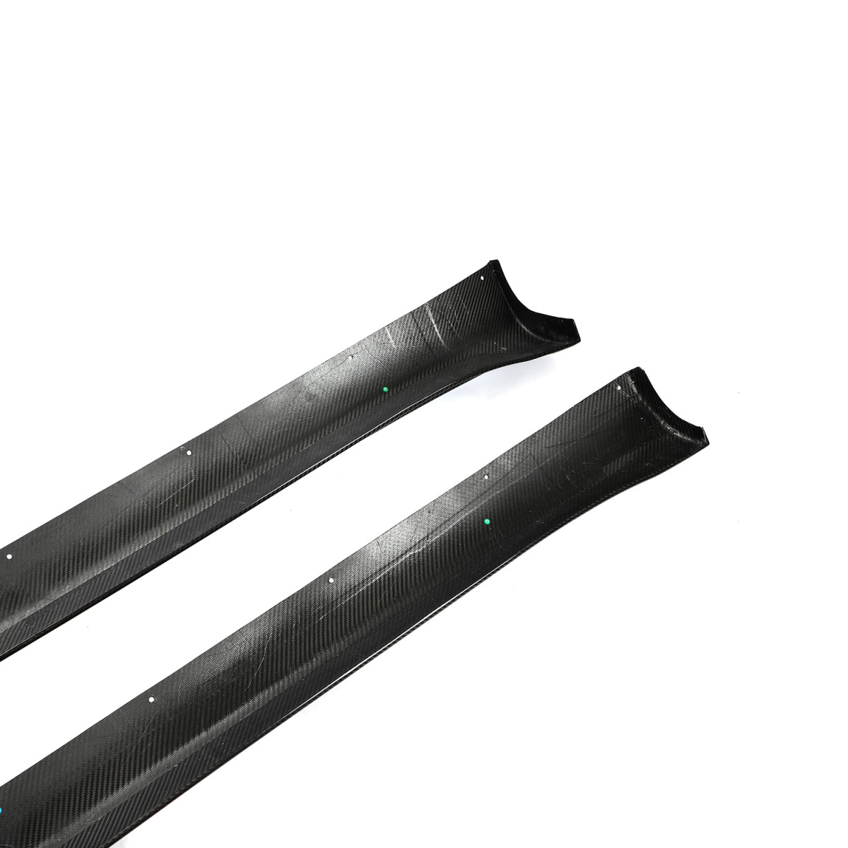 Praguri laterale din carbon pentru Tesla Model Y